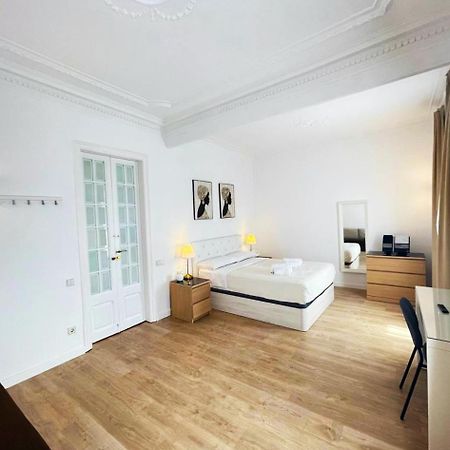 Flor Habitaciones Barcelona Luaran gambar