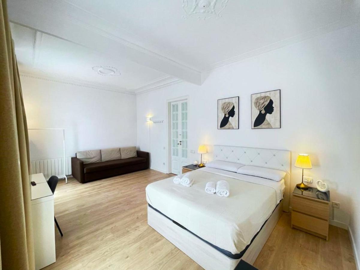 Flor Habitaciones Barcelona Luaran gambar