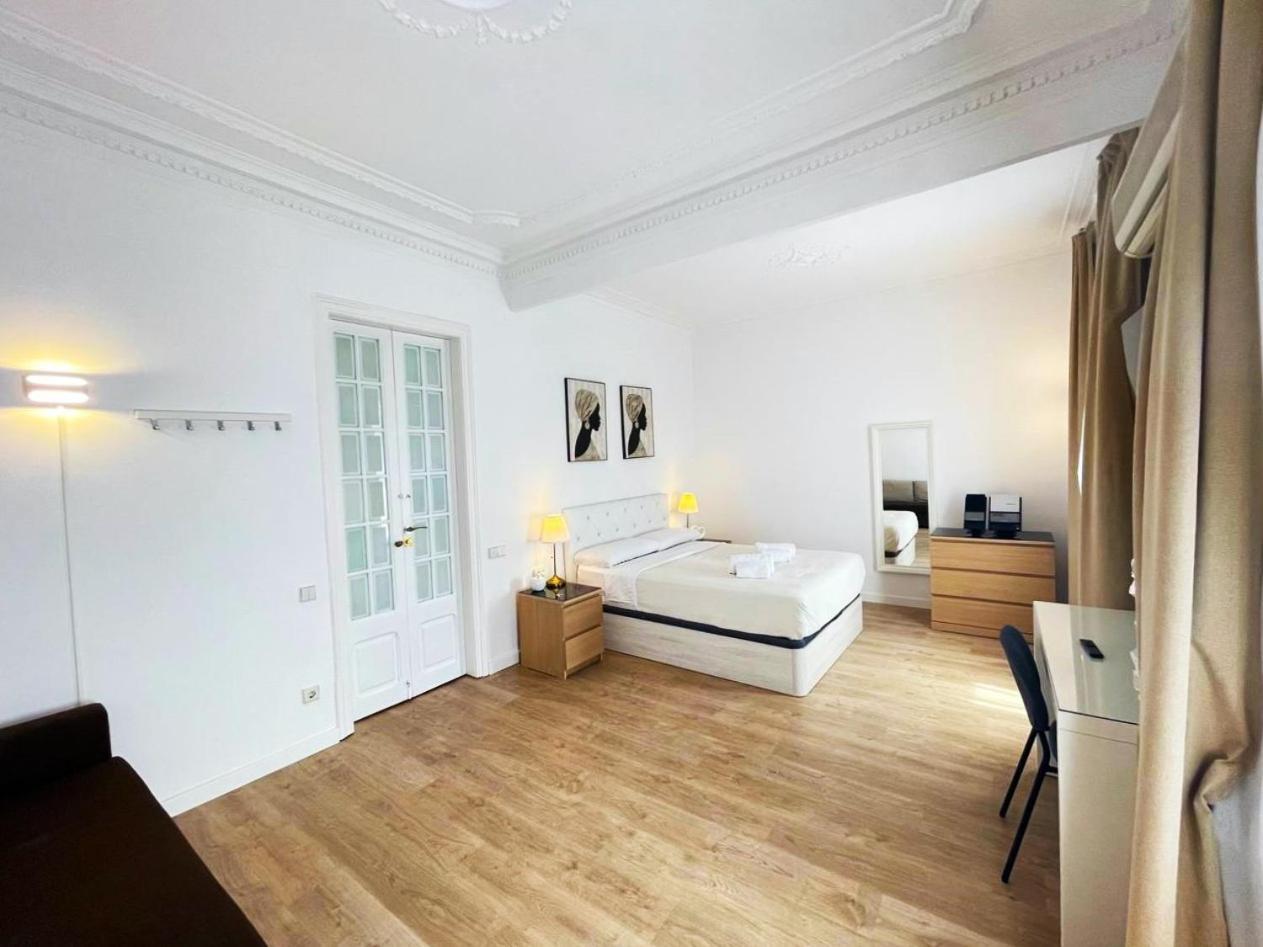 Flor Habitaciones Barcelona Luaran gambar