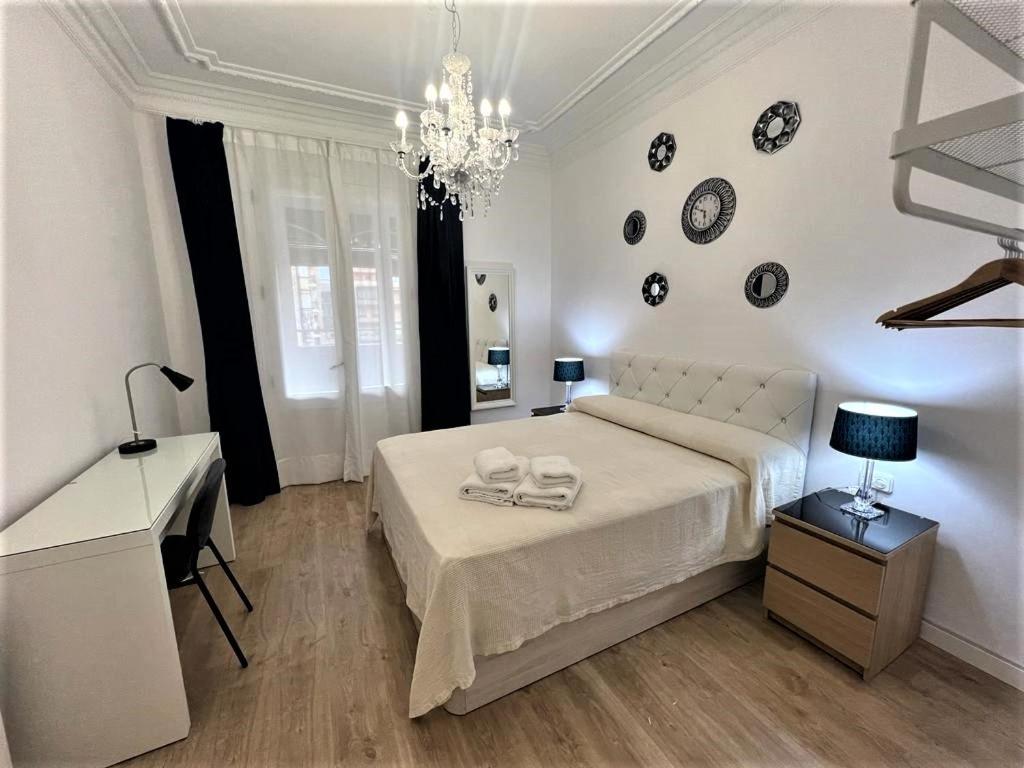 Flor Habitaciones Barcelona Luaran gambar