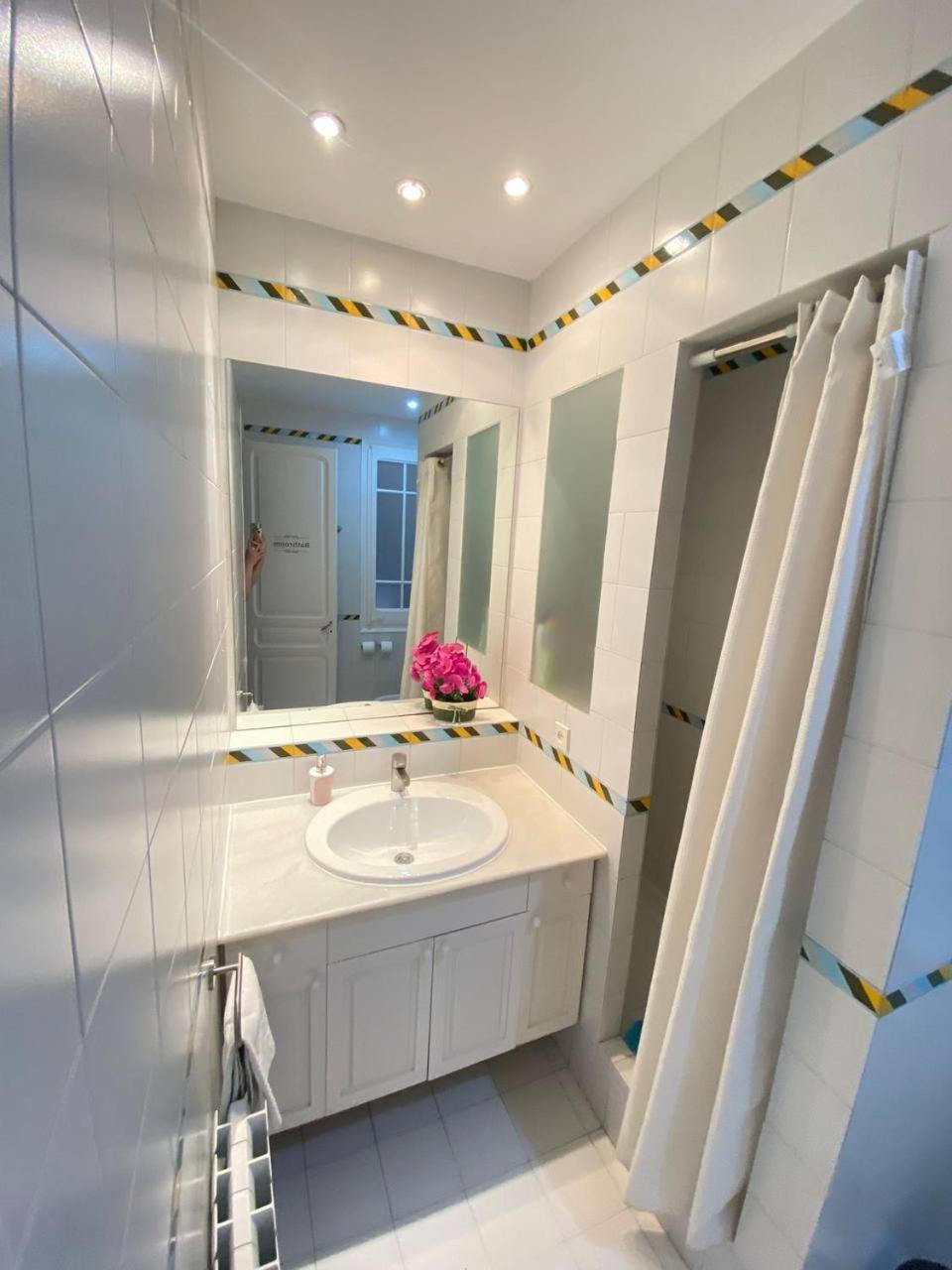 Flor Habitaciones Barcelona Luaran gambar